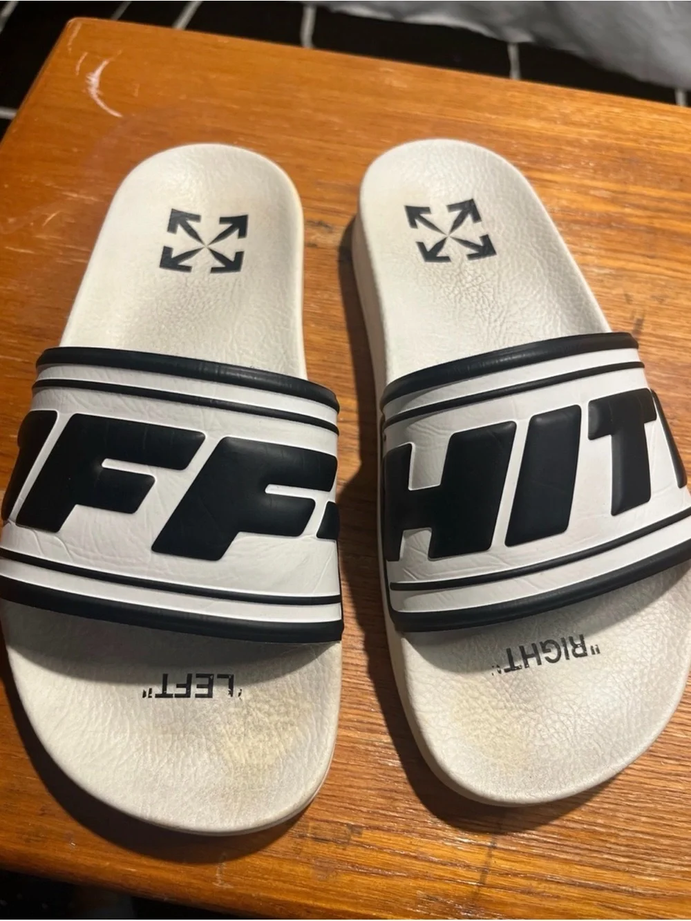 OFFWHITE Men's Logo Pool White & Black Faux leather upper w/ rubber sole Slider